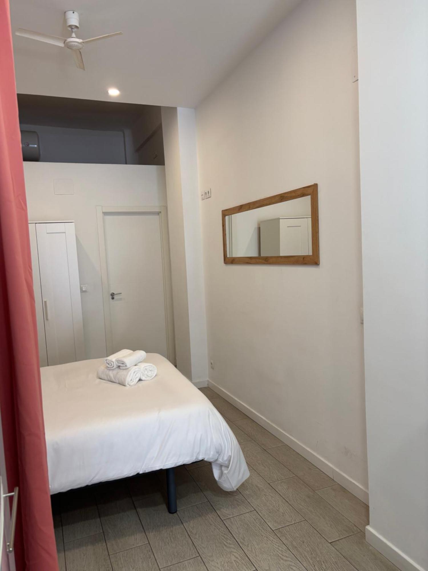 Estupendo Piso A 3 Min Estacion De Tren Maria Zambrano Y Bus Apartment *